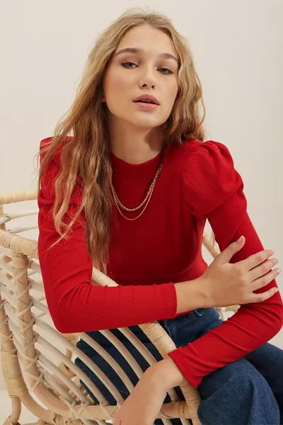 Дамска блуза с червен ръкав на принцеса 