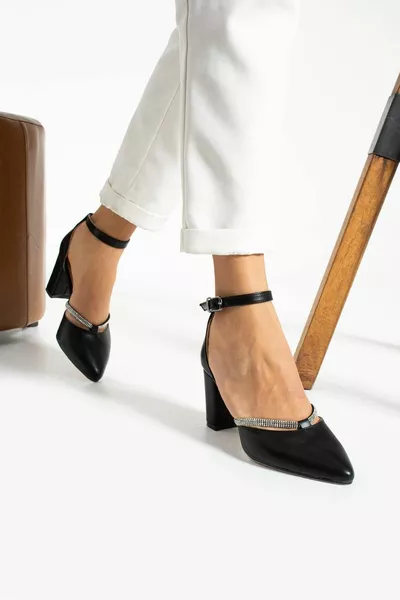 حذاء أسود مدبب 7 سم حجر كلاسيكي جديد للسيدات