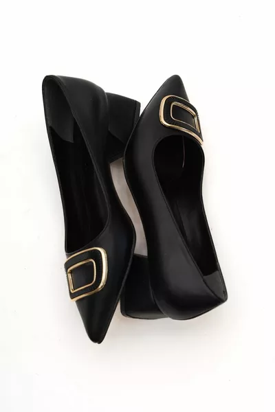 مشبك أسود ذو مناظر خلابة (4 سم) كعب أصابع مدببة