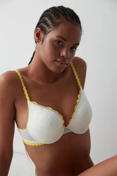 Интензивен екрю сутиен с подплънки и повдигащ ефект