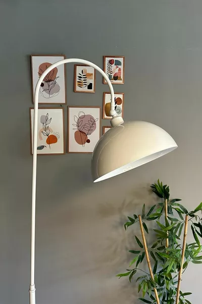 Бяла подова лампа с подвижен абажур, модерен декоративен метален за дневна и работен кабинет