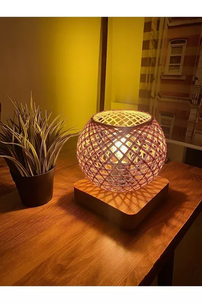 Аларм с абажур от дърво и джут