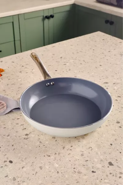 x Refika Swiss Crystal Метална Тава с Дръжки  см Кремава