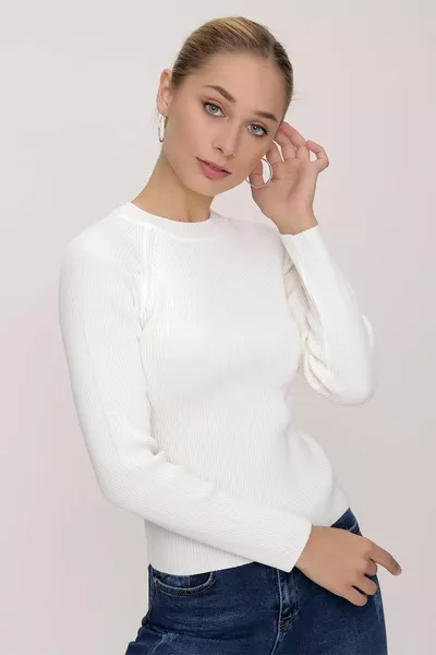 Ecru geribbelde slanke gebreide trui met ronde hals voor dames 
