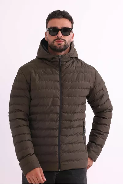 سترة رياضية خفيفة للرجال بلون الزيتوني مقاومة للرياح، مزودة بغطاء للرأس وحشو من الألياف، مع حقيبة قابلة للحمل