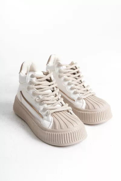 Женские спортивные ботинки на толстой и удобной подошве на шнуровке