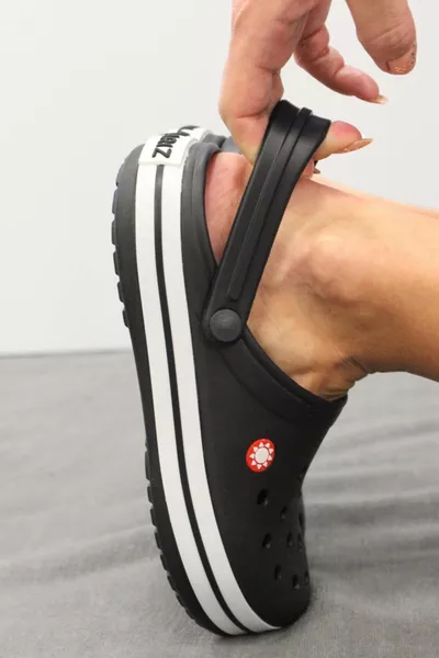 الاستخدام اليومي أسود للجنسين ممرضة مستشفى شاطئ البحر عدم الانزلاق النعال النعال الصنادل