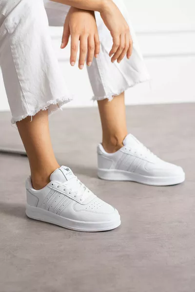 حذاء رياضي أبيض للجنسين 