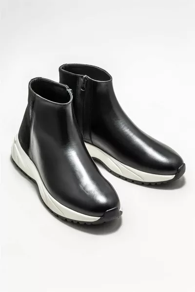 أحذية رياضية رجالية من الجلد الأسود