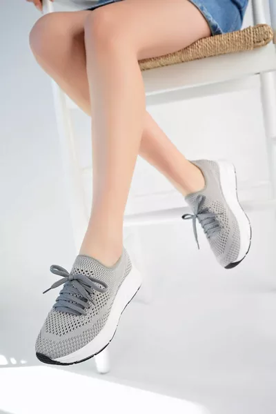 Chaussures à talon rembourré en tricot gris