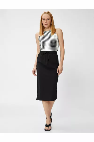 Midi Skirt Tied at the Waist