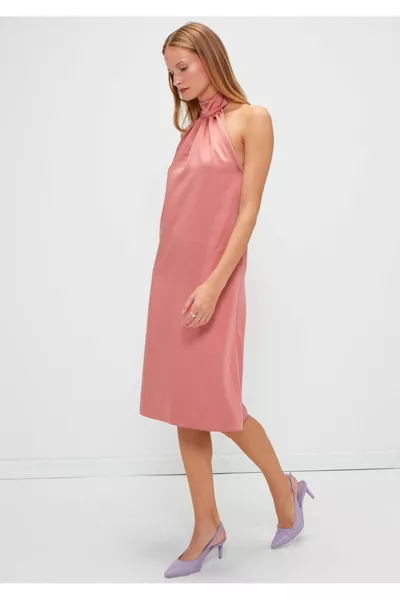 Обикновена копринена сатенена рокля за покана