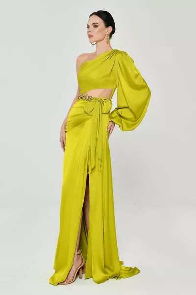 Платье на одно плечо с поясом-цепочкой Талия Деталь окна