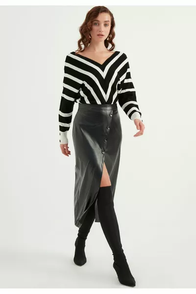 Kunstleren rok met splitten met knopen