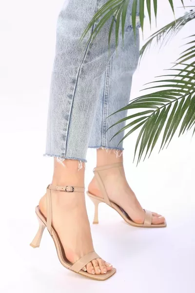 Дамски токчета с единична лента Venna Skin