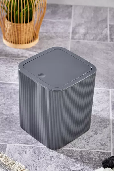 Кошче за боклук с капак и щракване, с линии и квадратна форма за баня и кухня