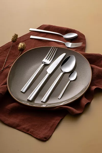 Комплект прибори за хранене с кутия, дървени части от чинар, за един човек