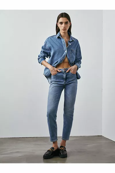 Dores Slim Mom Jeans