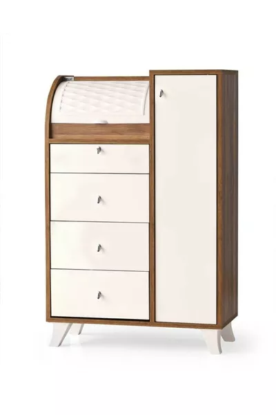 Голяма кухненска килер с дървен шкаф и чекмеджета с шарка и голямо отделение за хляб