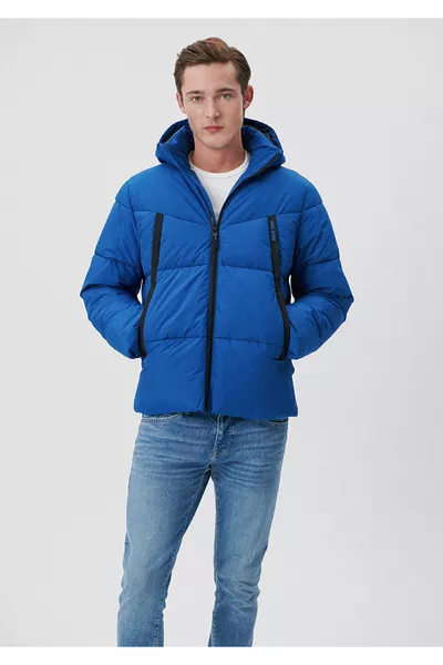 سترة مبطنة بغطاء للرأس 