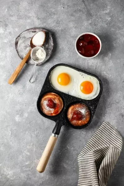 3 отделения: многофункциональные чугунные блинчики, омлет, блинчики, походная сковорода