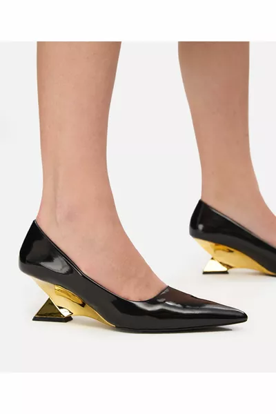 كعب ذهبي غير متبلور