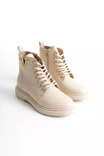 المرأة الجلد سستة والأربطة متابعة الأحذية العظام