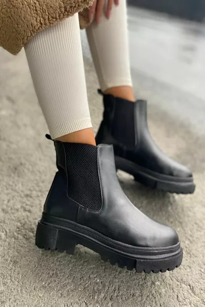 Дамски еластични ботуши черни (ПОДМЕТКА 4 СМ)