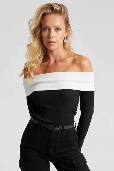 Camicetta da donna in bianco e nero con collo a Madonna 