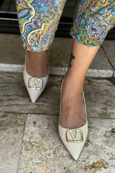 Tacchi da donna con fiocco dettagliato