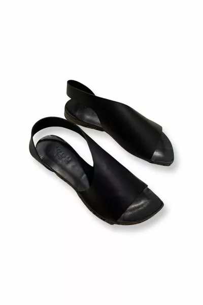 صنادل نسائية مصنوعة يدويا من جلد طبيعي أسود بتصميم مخصص - 