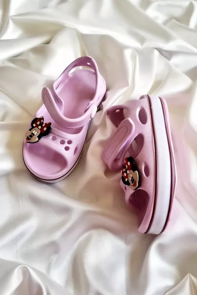 صنادل مضاءة للأطفال 