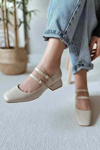 Женская Мэри Джейн Бежевый Матовая кожаная спина Закрытая двойная лента Квадратный носок Жесткая каска Короткие блочные каблуки