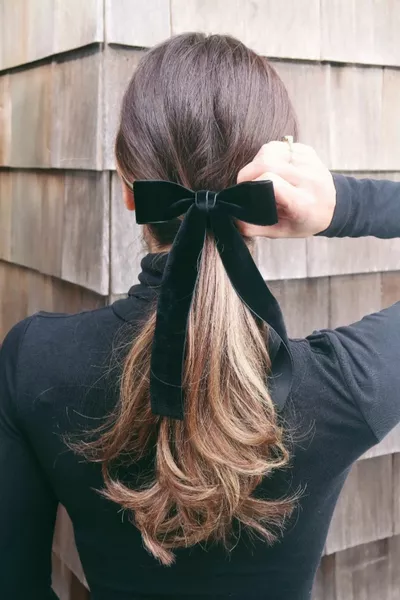 المرأة السوداء المخملية القوس نموذج آلة البيع المشبك