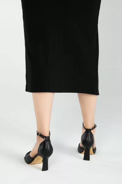 صنادل جلد طبيعي بكعب نسائي   مليار Sndlt 