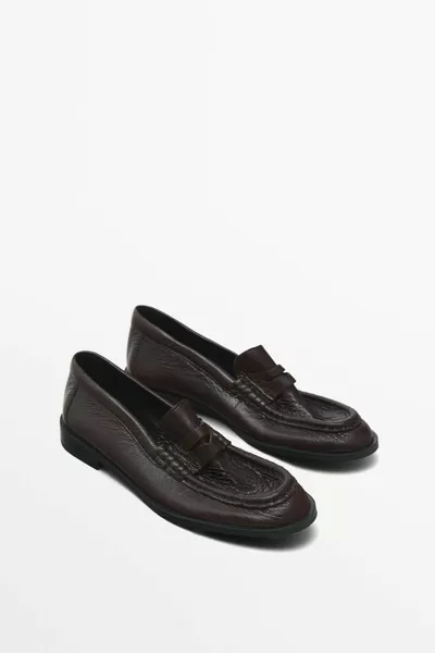 أحذية بدون كعب مع أحزمة جلدية