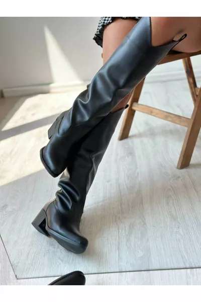 Hellbraune knielange Damenstiefel aus Leder im Westernstil