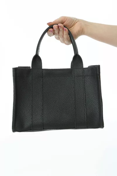 حقيبة حمل صغيرة من الجلد الأسود