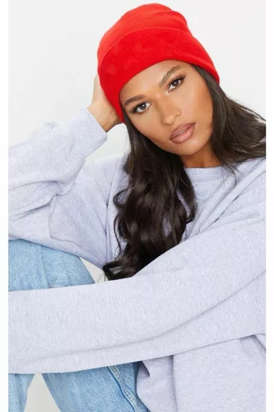 قبعة صغيرة أساسية للجنسين الأحمر