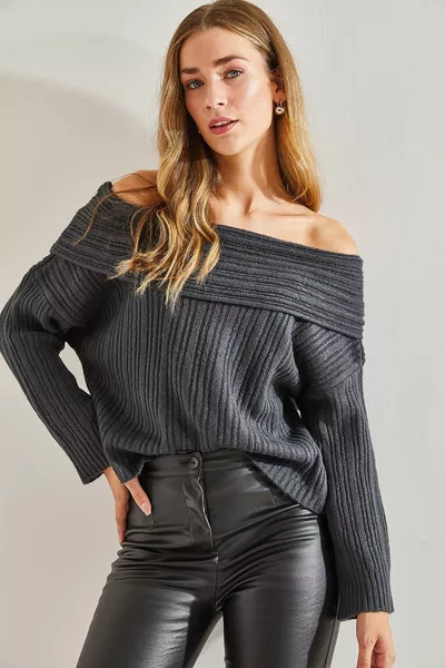 المرأة Degaje طوق سترة