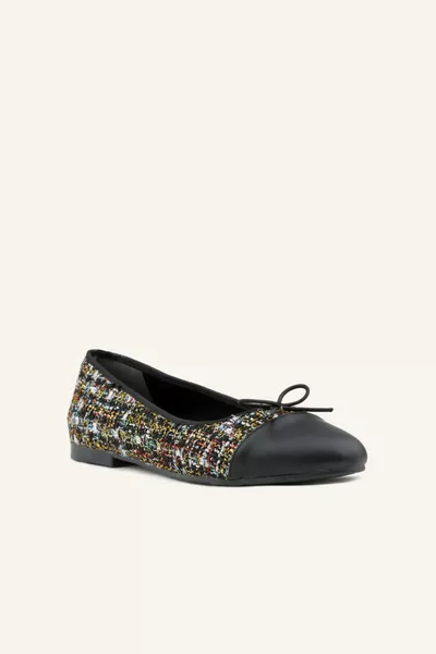 شقق باليه راقصة الباليه الملونة