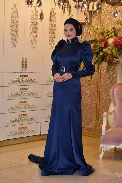 فستان سهرة أزرق داكن من ديفا