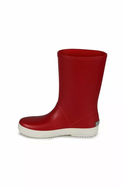 أحذية المطر الأحمر