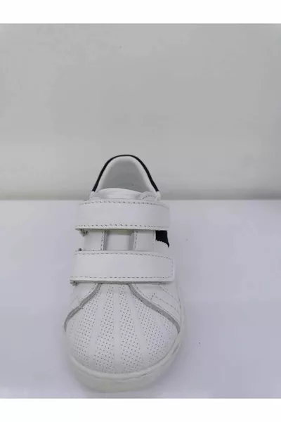 Orthopädischer Vollschuh aus echtem Leder.