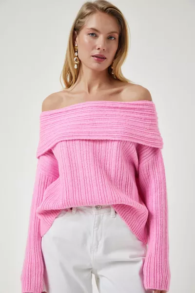 Женский конфетно-розовый свитер с воротником Мадонны 