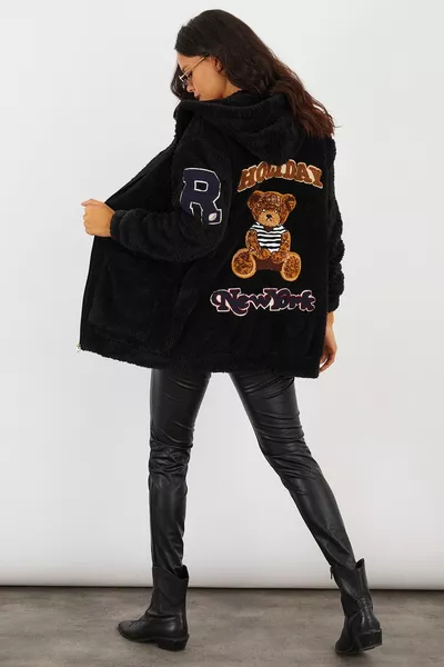 Женское плюшевое пальто с черным принтом и капюшоном 