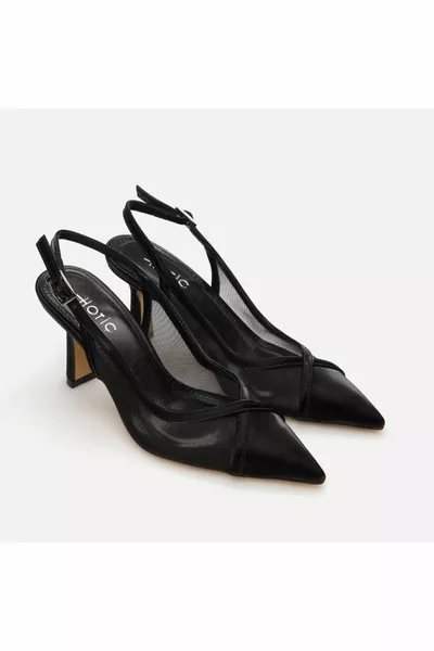 أحذية نسائية سوداء