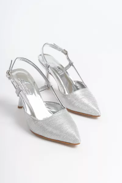 حذاء نسائي بكعب غليتر فضي 