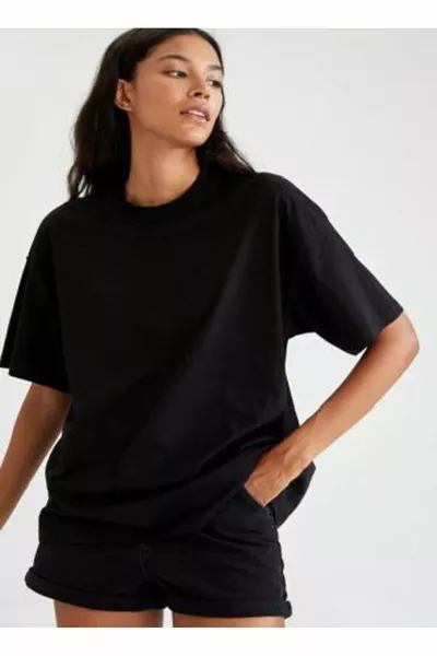 T-shirt a maniche corte con scollo rotondo nero 