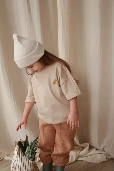 قميص واسع مع تطريز الأناناس